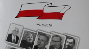 okładka książki wydanej przez Stowarzyszenie Najstarszych Szkół w Polsce,drugi od lewej G. Herling-Grudziński fot. Magda Helis-Rzepka